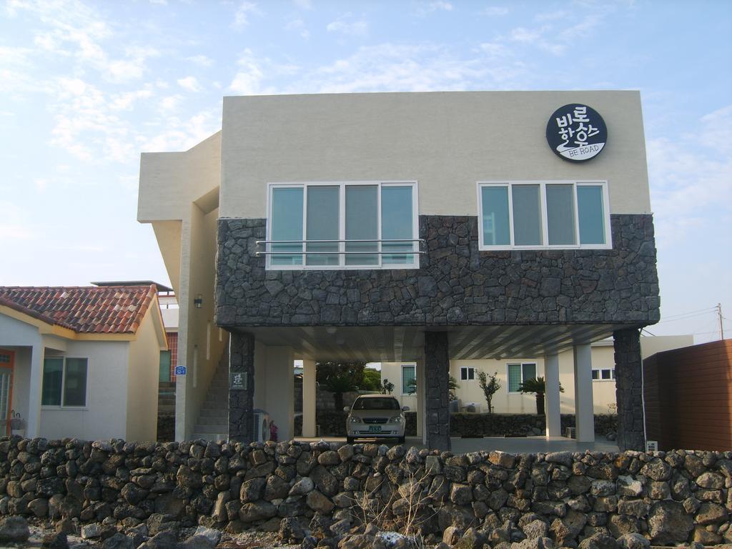 Be Road House Hotel Jeju Buitenkant foto