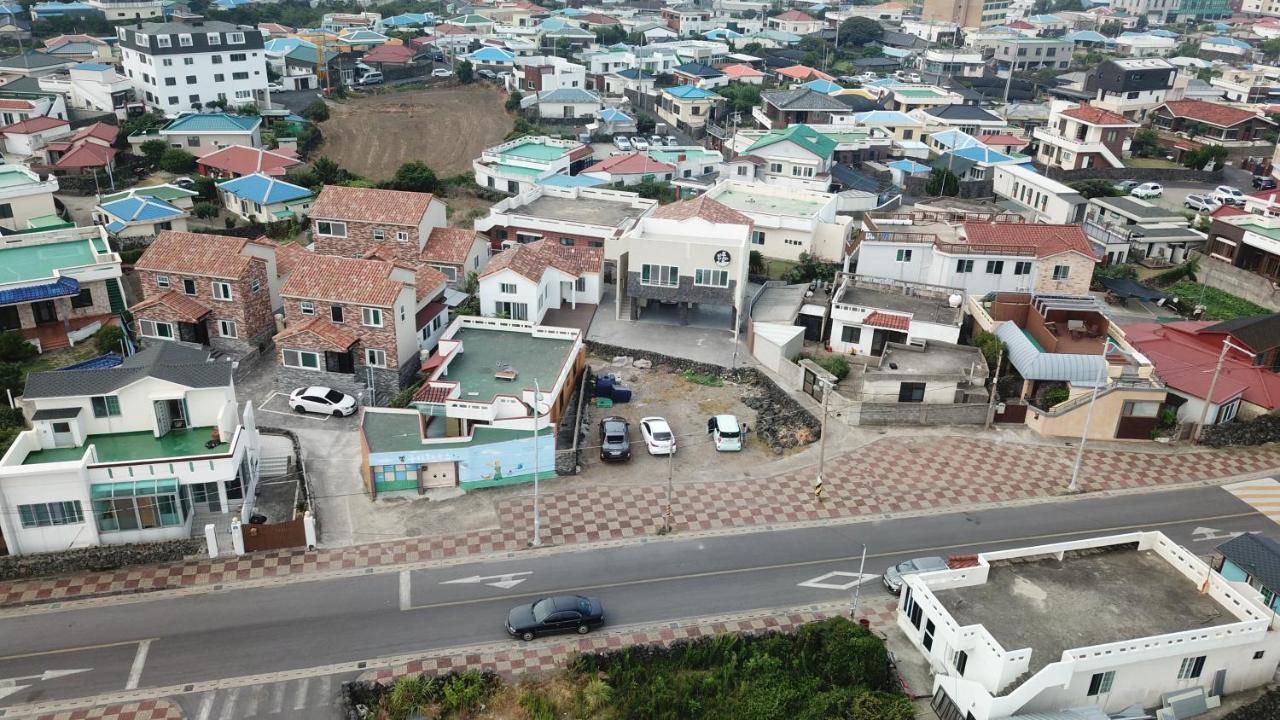 Be Road House Hotel Jeju Buitenkant foto
